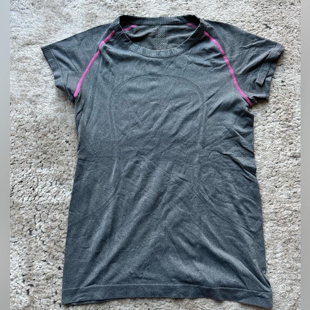 Lululemon athletic tshirt top, size 6